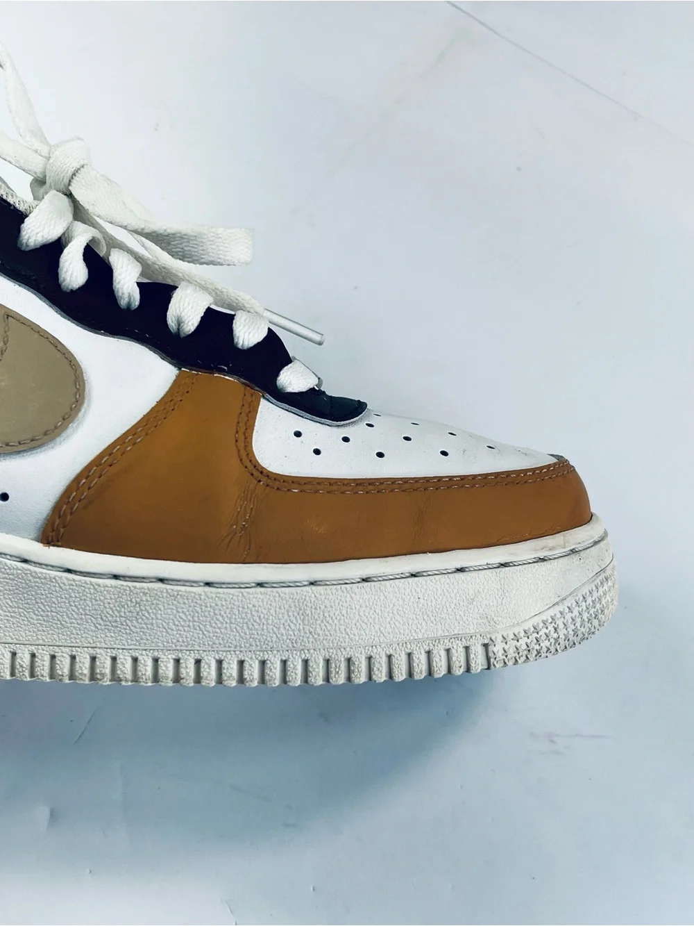 Nike Air Force 1 Low ‘07 Light Brown White Sneakers #DD8969-100 Women’s Size:8